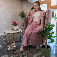Křeslo ve stylu Art Deco, růžová Kronos látka / dub, ROUND NEW